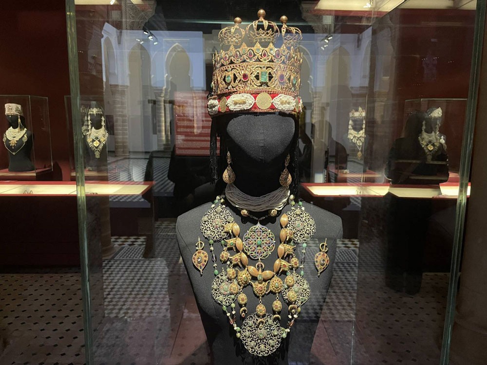 محمد السادس يعرض المجوهرات الأمازيغية امام زوار متحف الحلي بالرباط